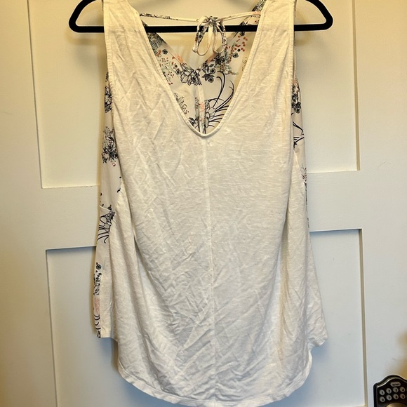 White floral sleeveless top - Picture 2 of 4